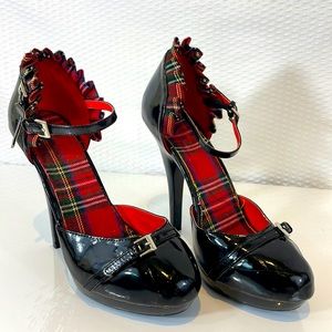 Sexy Ellie Black 5” Heel Closed-Toe Pumps w Plaid Ruffle Edging Sz 8